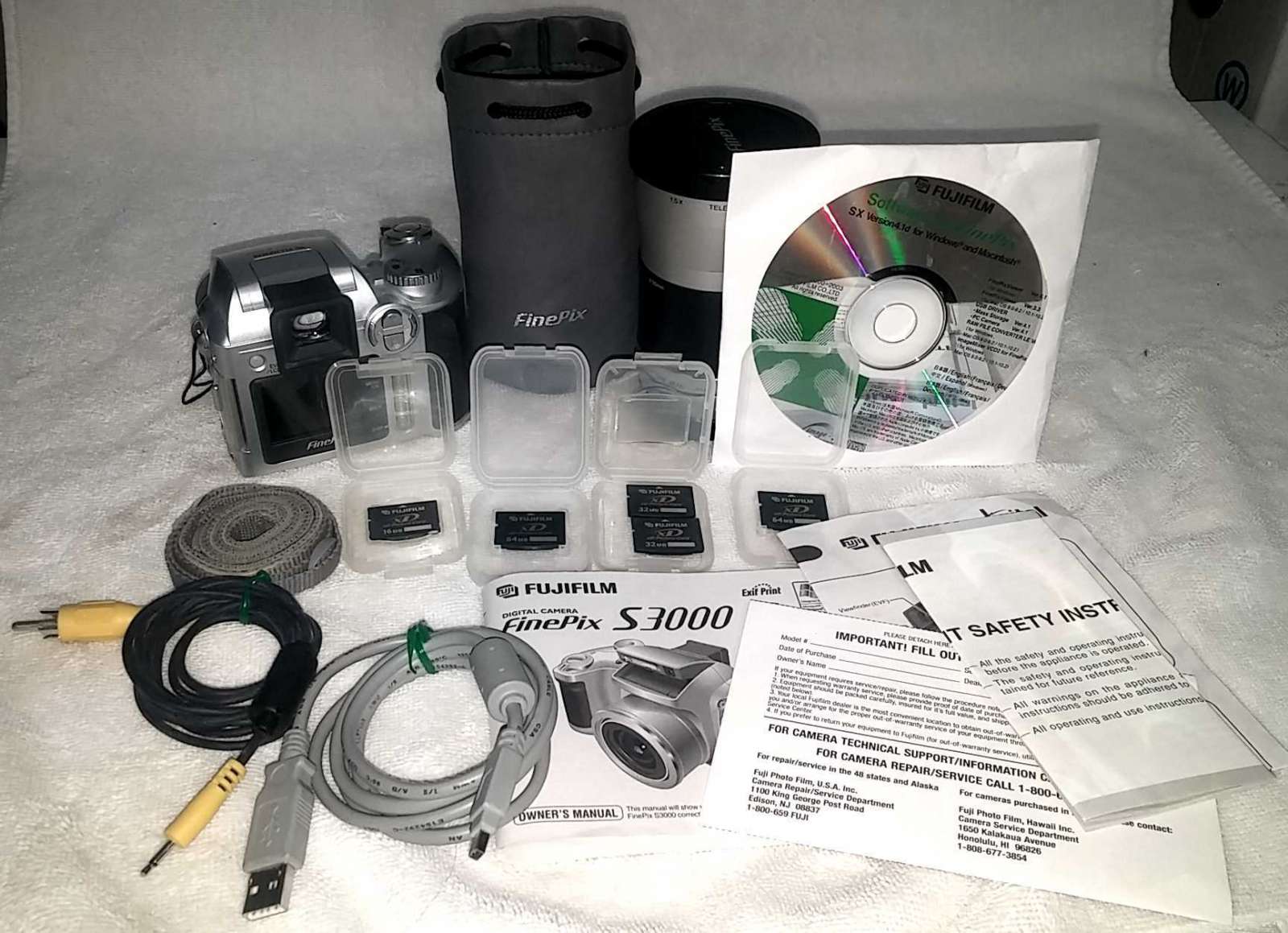 Fuji Finepix S3000 3.1MP Digital Camera